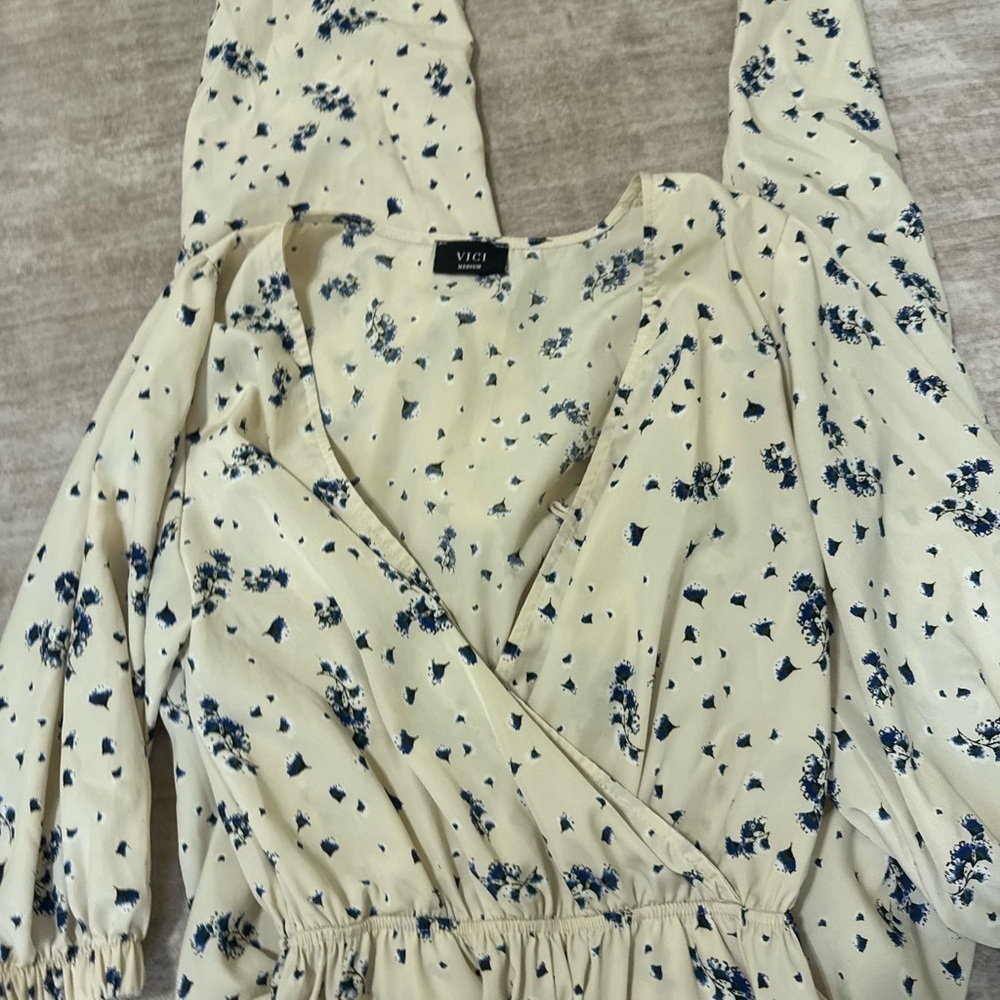 Vici Blue and Cream Ditzy Floral Jumpsuit size medium - Picture 2 of 3